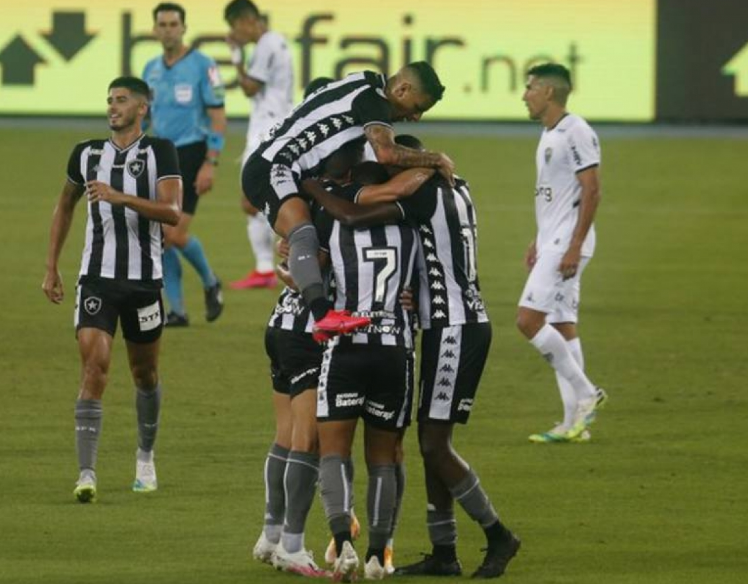 Nesta quarta-feira, no Engenhão, fez um gol em cada tempo e triunfou por 2 a 1 no duelo válido pela quarta rodada.