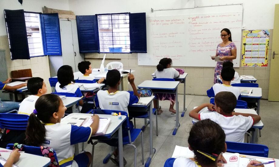 Reabertura de escolas seria segura com limite de 20% dos alunos, mostra simulador