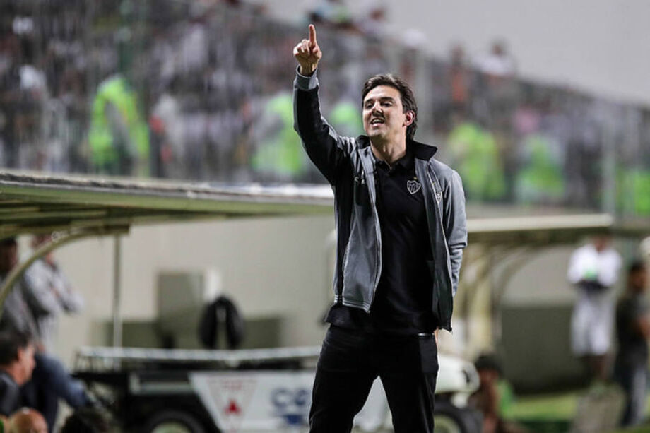 Sem trabalhar desde que deixou o Atlético-MG, em outubro de 2018, ele chega para a vaga de Ney Franco e terá contrato até fevereiro de 2021.