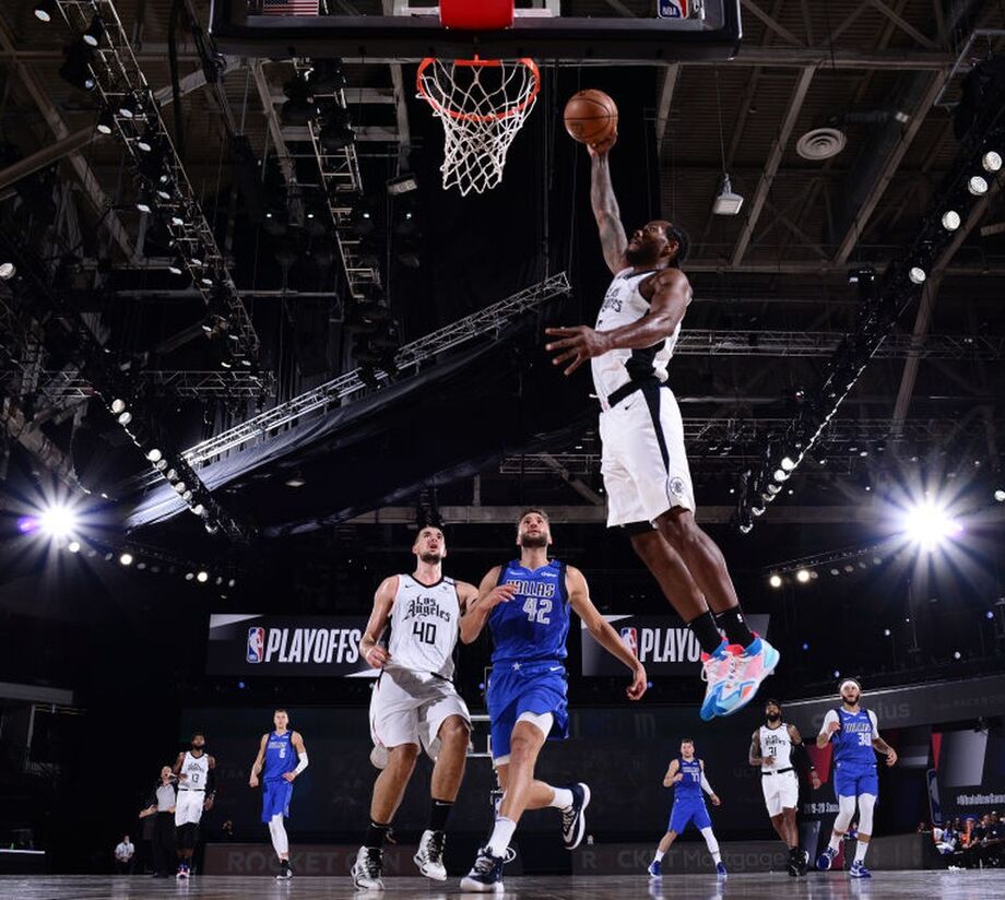 O astro esloveno dos Mavericks torceu o tornozelo esquerdo