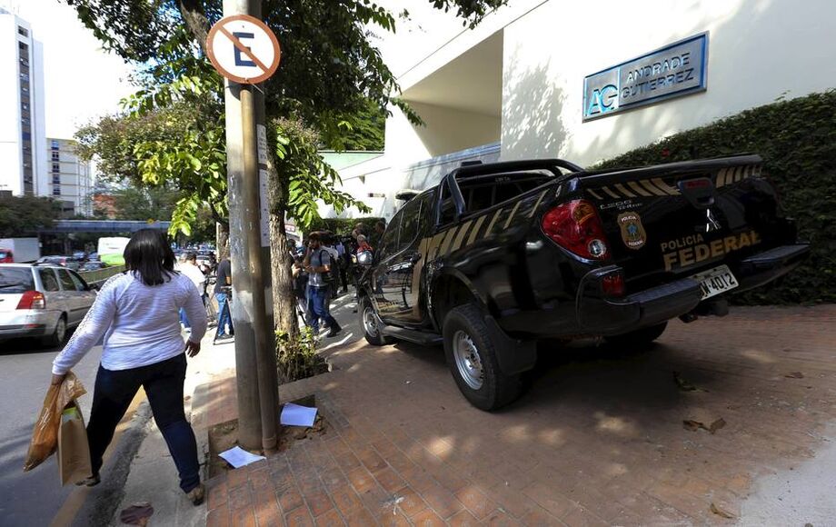 Leniência é uma espécie de delação premiada firmada por empresas.