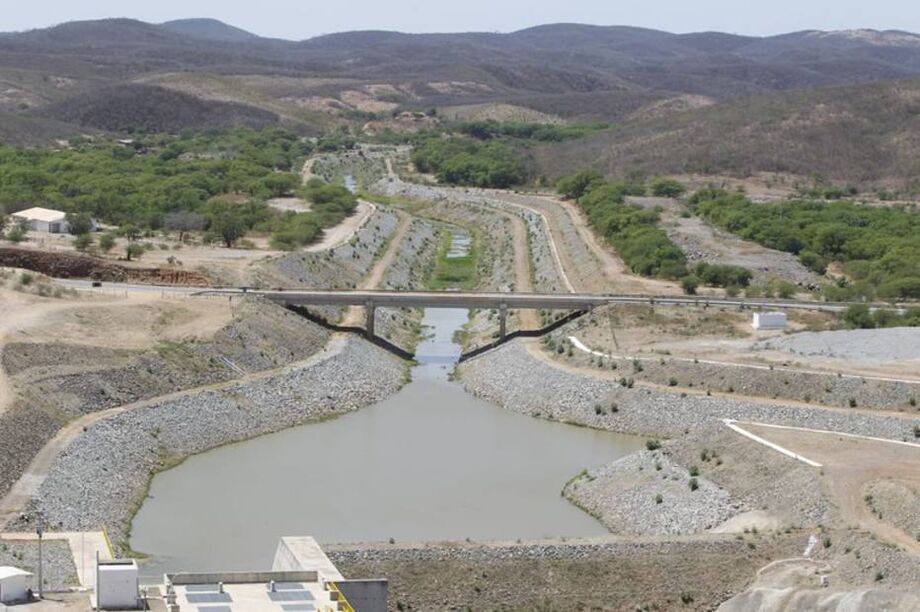 Obra da transposição do Rio São Francisco vaza e 2 mil pessoas são evacuadas no CE
