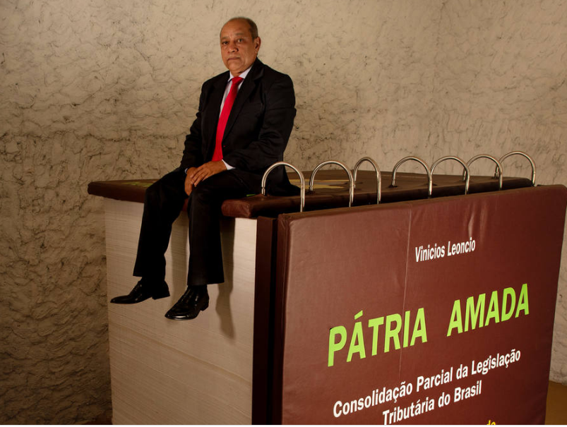 Vinícios Leôncio reuniu, num livro, todo o ordenamento jurídico para pagamento de impostos municipais, estaduais e federais do Brasil.