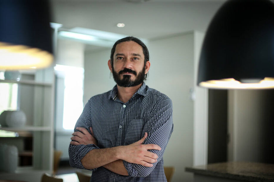 O analista de sistemas Adriano Sales, que fez um curso de política na empresa onde trabalha