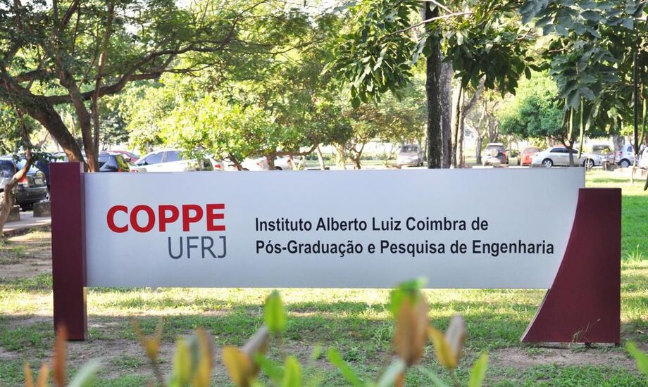 Pesquisadores do Instituto Alberto Luiz Coimbra de Pós-Graduação e Pesquisa de Engenharia, da Universidade Federal do Rio de Janeiro (Coppe/UFRJ), se preparam para realizar teste preliminar, no início de dezembro deste ano