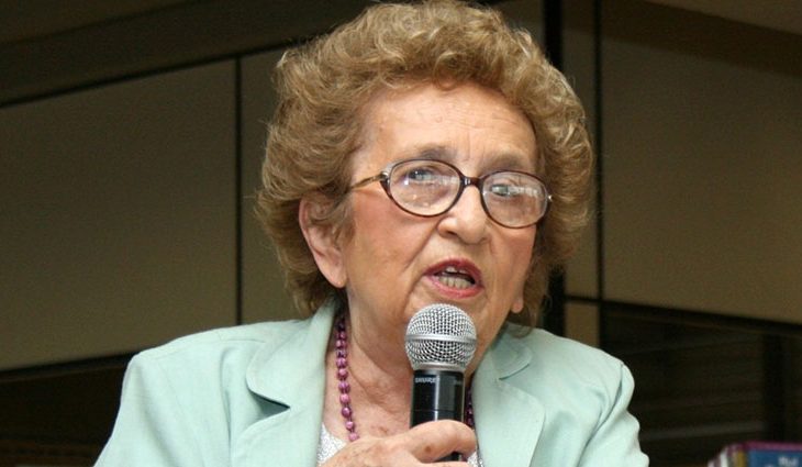 Gloria também atuou no poder público ocupando diversos como secretária-adjunta da Secretaria de Desenvolvimento Social