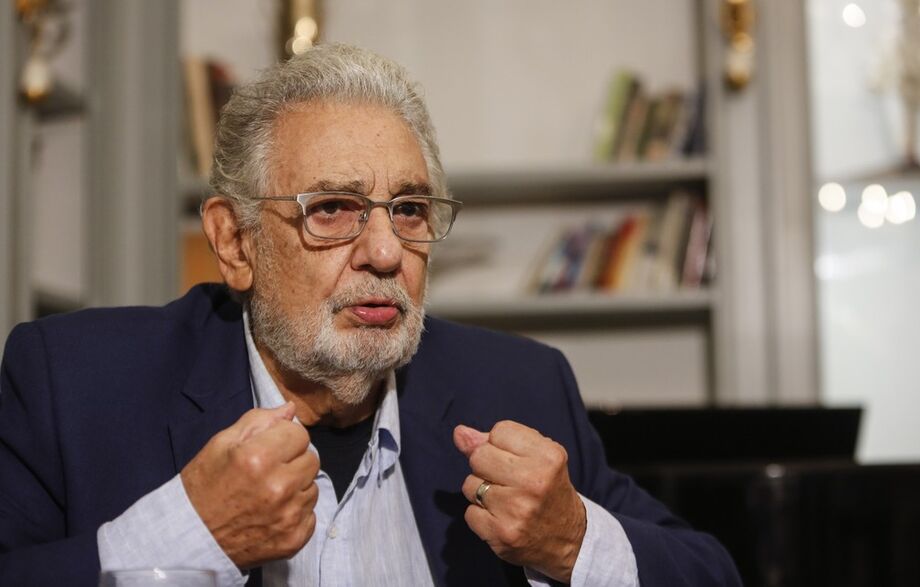 Na entrevista, Domingo evitou perguntas diretas sobre se ele alguma vez assediou mulheres sexualmente. As acusações prejudicaram sua carreira nos Estados Unidos, bem como na Espanha.
