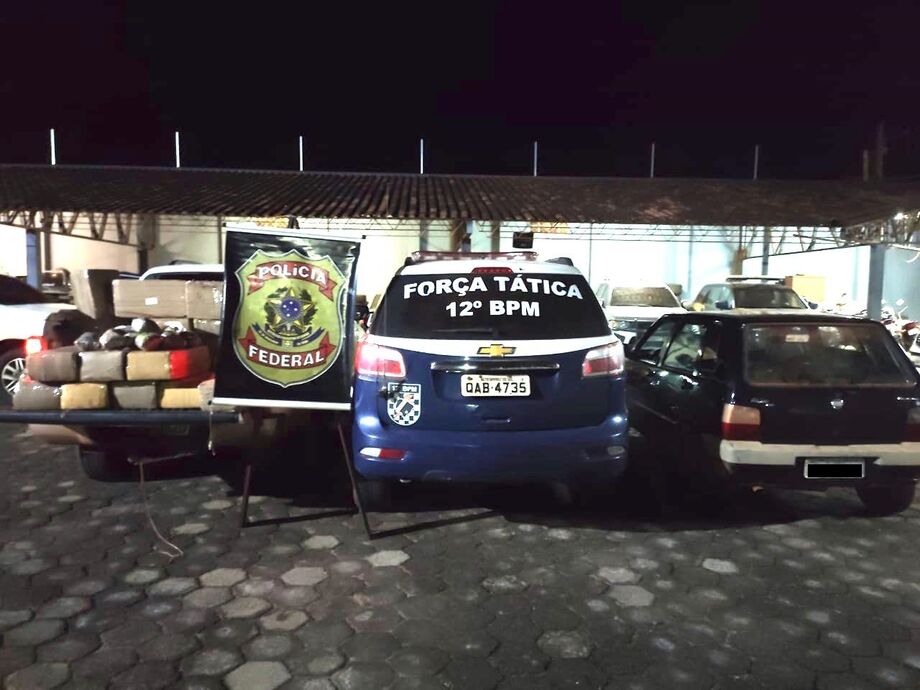 Diante dos fatos, os veículos e a droga apreendida foram entregues na DPF de Naviraí para demais providências