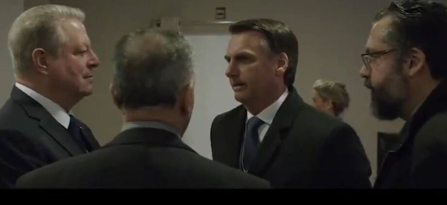 Documentário foi dirigido pelo alemão Marcus Vetter e traz cenas dos bastiores do Fórum Econômico Mundial de Davos