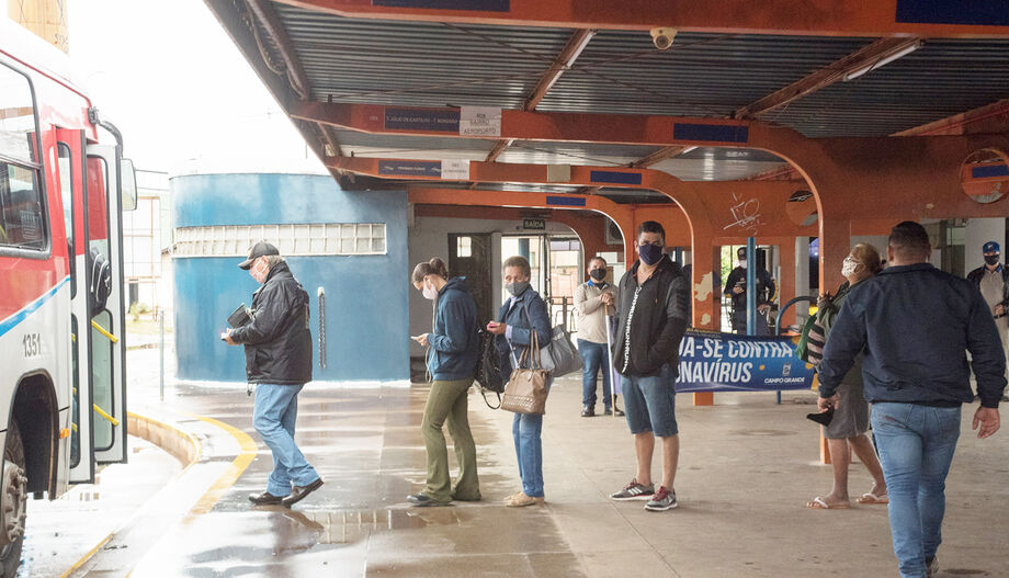 A população está usando máscara nos ônibus