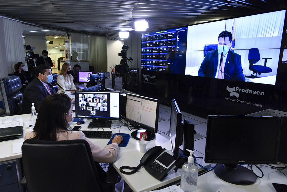 O Senado aprovou, por 79 votos favoráveis e nenhum contrário, a Proposta de Emenda à Constituição (PEC) do Novo Fundeb em primeiro turno. Um segundo turno de votação será realizado ainda nesta terça-feira, 25Recursos