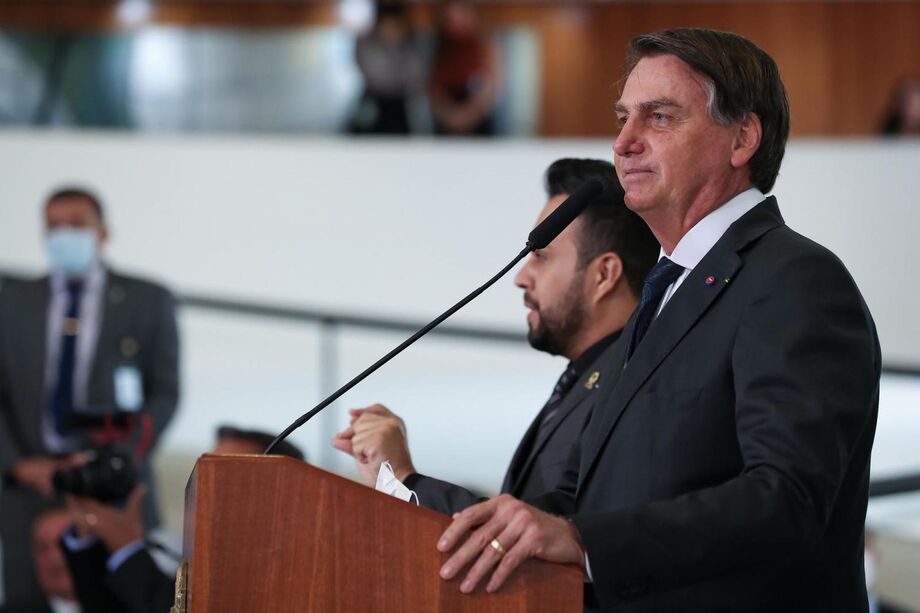 Menor hoje pode cheirar paralelepípedo de crack, menos trabalhar, diz Bolsonaro