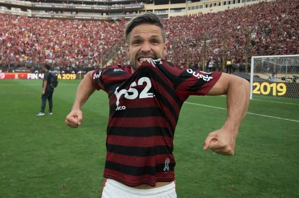 Em entrevista ao site oficial do clube, o jogador comentou sobre a renovação. Estamos mais juntos do que nunca. É uma grande alegria.