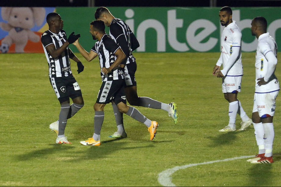 clube carioca aguarda agora o sorteio a ser realizado pela Confederação Brasileira de Futebol (CBF) para conhecer seu próximo adversário. O Botafogo ainda levou uma premiação no valor de R$ 2 milhões pela classificação.