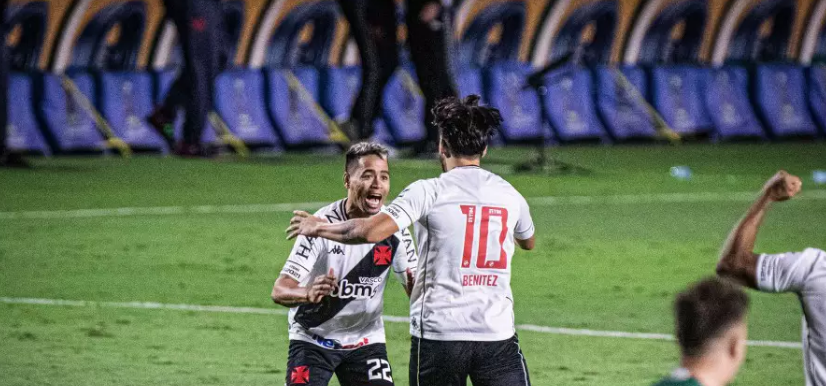 Fernando Miguel brilha nos pênaltis, Vasco bate Goiás e avança na Copa do Brasil
