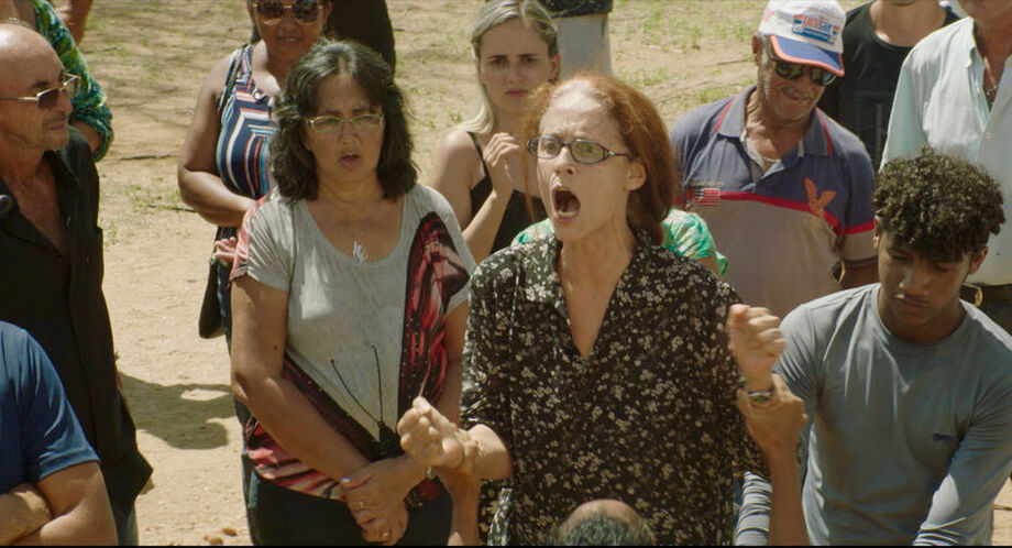 Atriz Sônia Braga interpretando Domingas em 'Bacurau', filme de Kleber Mendonça Filho e Juliano Dornelles