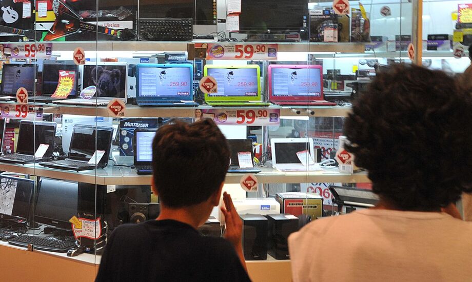 O processo de retomada da indústria elétrica e eletrônica encontra ressonância no número de empregados do setor, que aumentou em 4,5 mil vagas no mês de julho