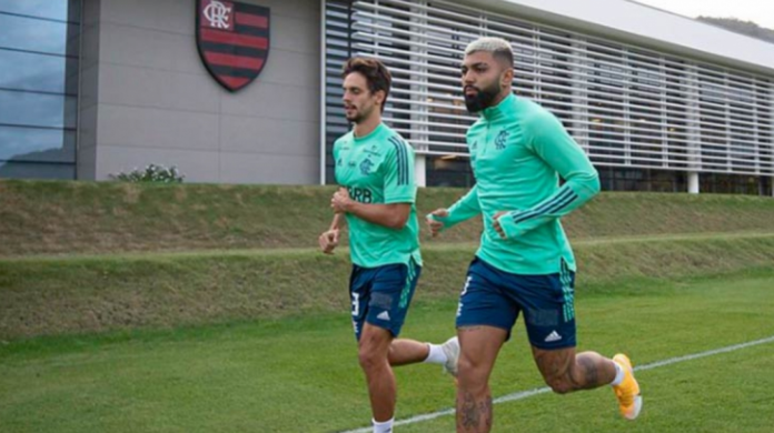 Em fase final de recuperação, o zagueiro Rodrigo Caio e o atacante Gabriel realizaram exercícios separados do restante do elenco do Flamengo, nesta quinta-feira, no Ninho do Urubu