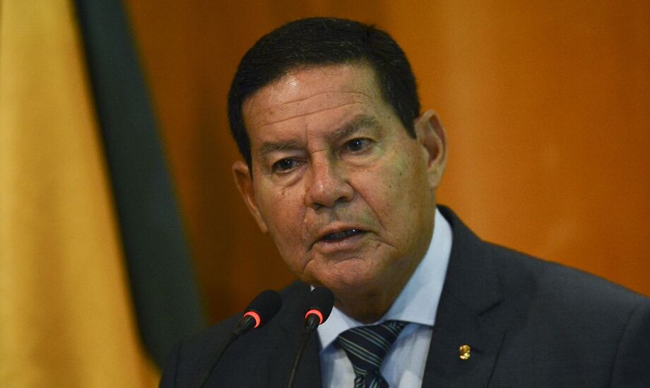 Mourão classificou como “surreal” a forma como as queimadas na Amazônia são divulgadas.