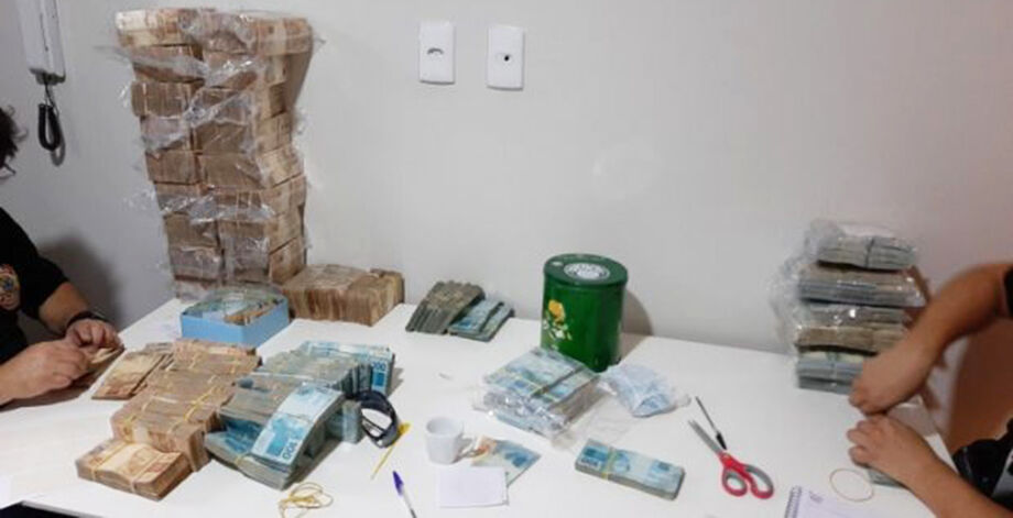 Apreensão da Operação Caixa Forte 2 em Santos – R$ 2 milhões e US$ 730 mil
