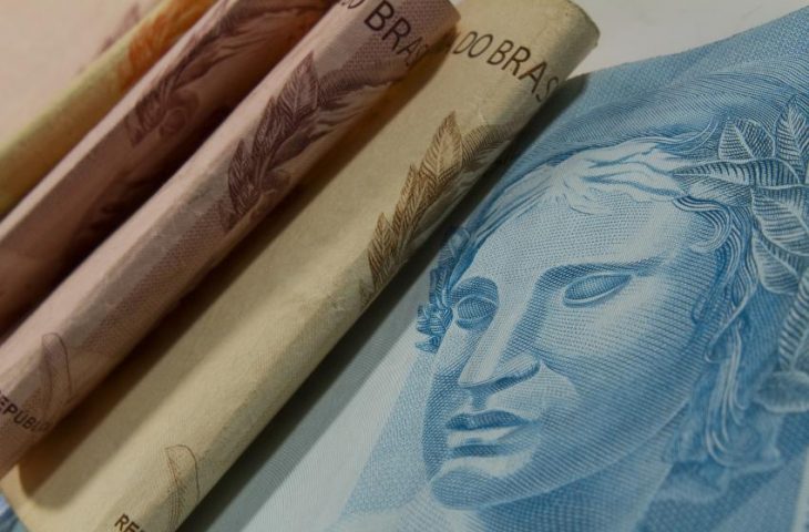 Salário de servidores pode ser sacado na quarta-feira (2)