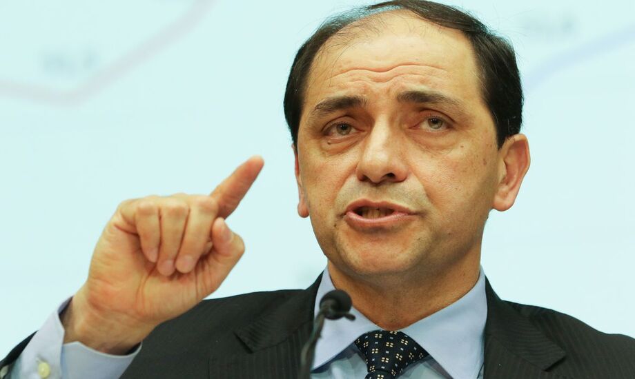 O Renda Brasil não está contemplado no Orçamento, mas, como despesa primária nova, teremos que ter a redução na proporção de um para um de outras despesas para o cumprimento do teto de gastos, repetiu.