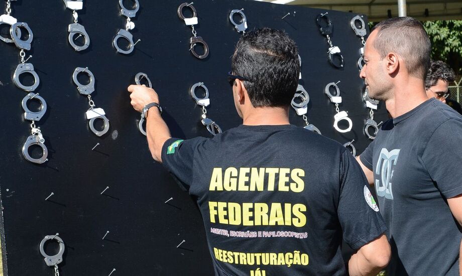 A proposta é de autoria do deputado Barbosinha (DEM), que justificou que a data foi instituída em muitos estados e é em alusão ao dia que nasceu Ruy Barbosa