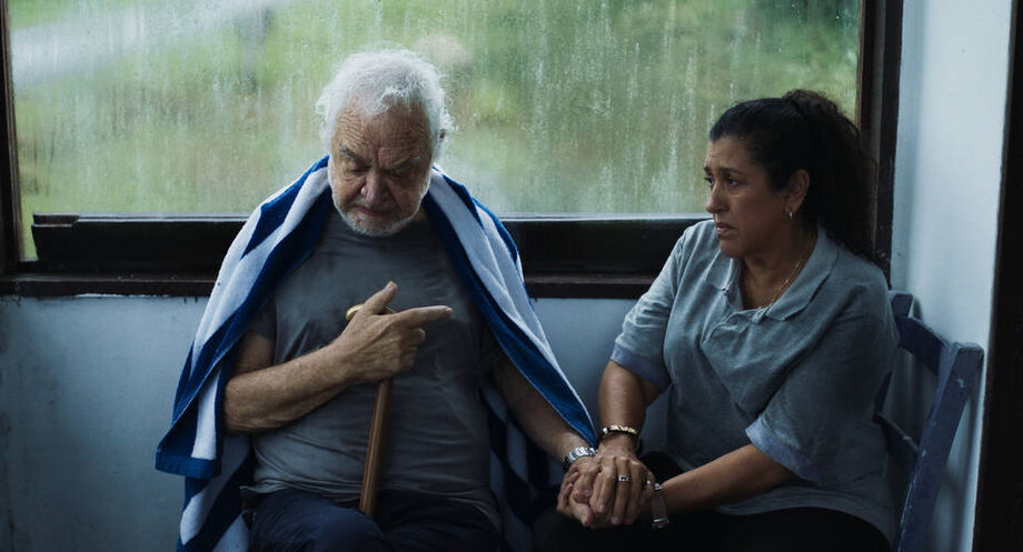 Cena do filme 'Três Verões', de Sandra Kogut, com Regina Casé e Rogério Fróes