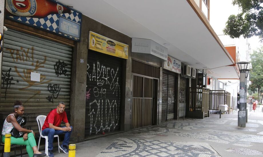 37,5% das empresas foram afetadas negativamente pela pandemia, diz IBGE