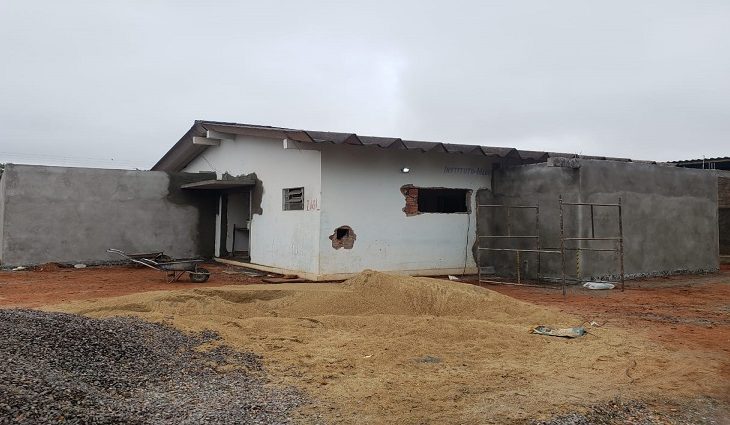Essa é a primeira reforma desde que o prédio foi inaugurado há mais de 20 anos e o objetivo além de melhorar a vida dos servidores e usuários, é adequar as instalações às exigências da Vigilância Sanitária”, explica a coordenadora geral de Perícias, Glóri