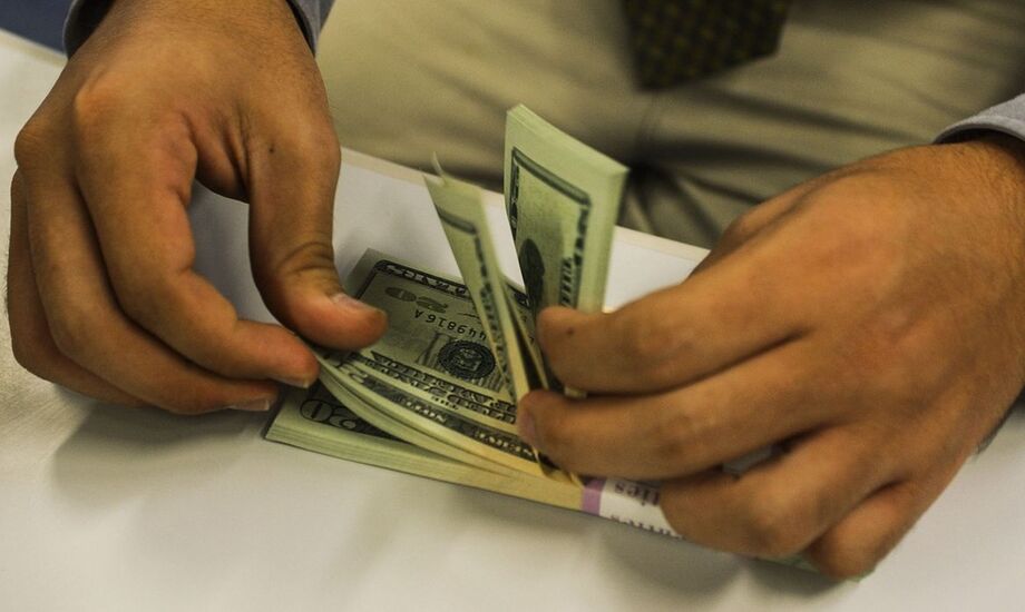A cotação está no menor valor desde 6 de agosto, quando tinha encerrado em R$ 5,343.