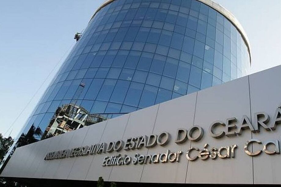 A proibição de aumento dos valores das tarifas é relativa ao valor cobrado por quilowatt hora na energia elétrica, e metros cúbicos nas contas de água e gás.