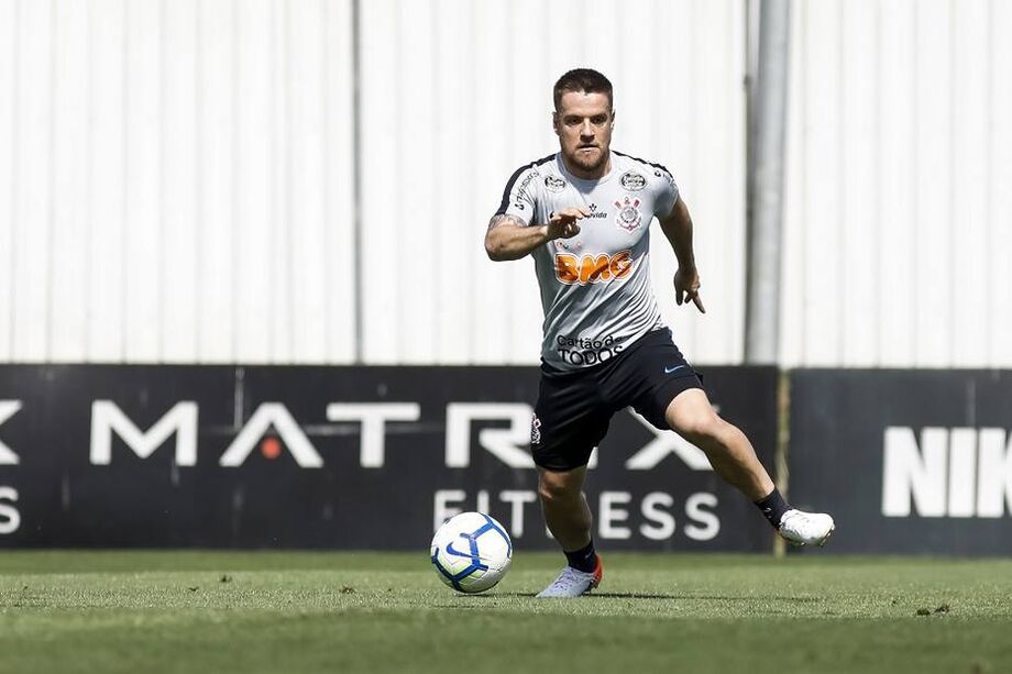 Ramiro durante treino do Corinthians