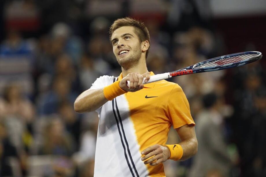 Na melhor e mais longa partida desta edição do US Open, o croata Borna Coric derrotou o Grego Stéfanos Tsitsipas, sexto do mundo, por 3 sets a 2, e avançou às oitavas de final da competição.