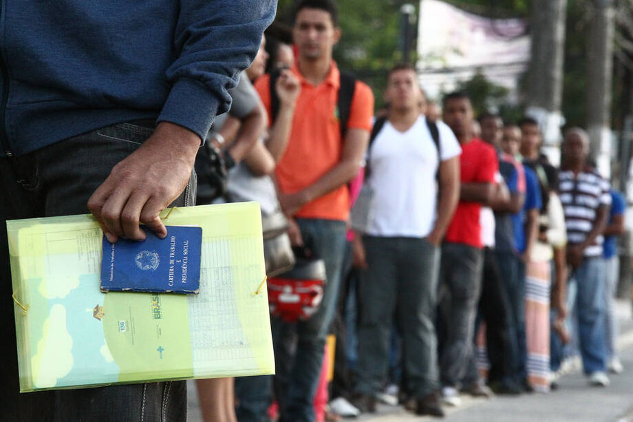 O cenário atual ainda é de retração no mercado de trabalho.