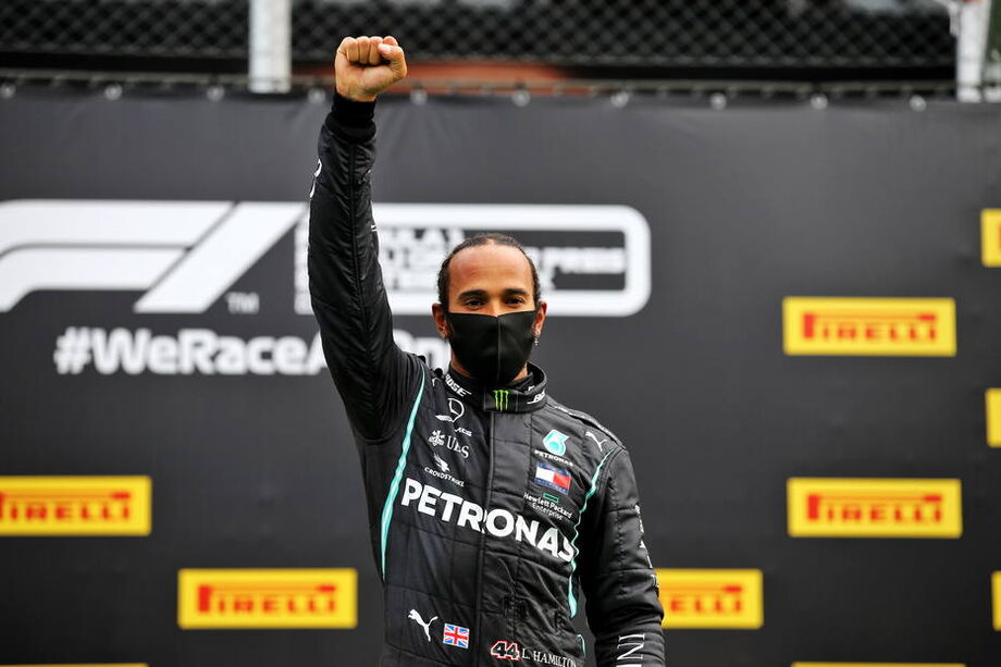 Lewis Hamilton lança equipe para disputar 1ª temporada da Extreme E