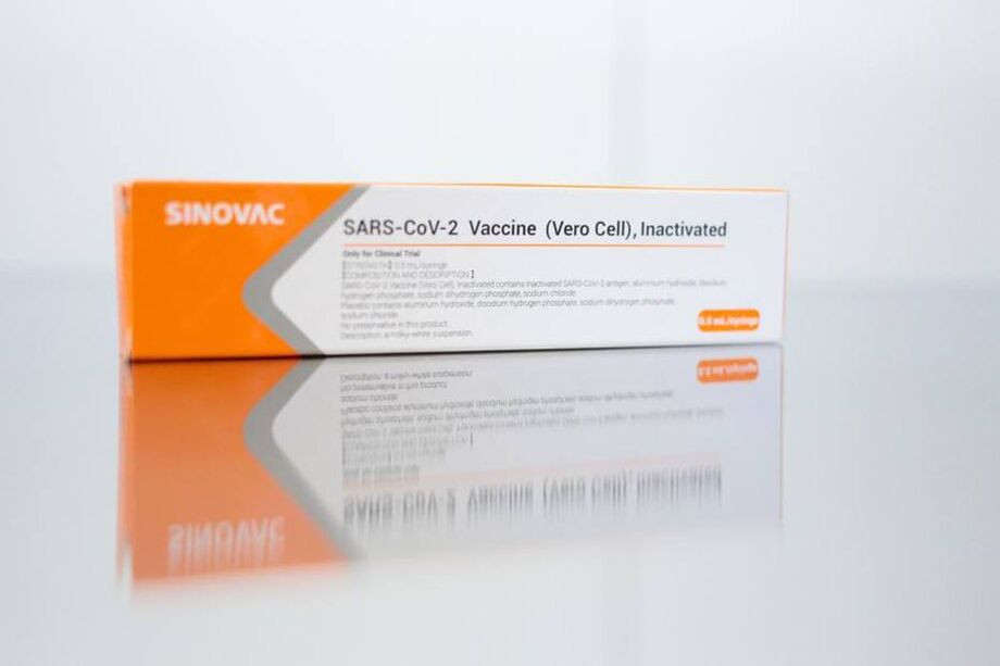 ssim, Pfizer e BioNTech preveem a possibilidade de administrar até 100 milhões de doses até o fim deste ano ­ e 1,3 bilhão até o fim de 2021.