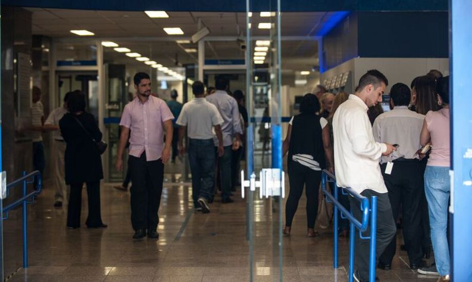 As medidas foram tomadas depois que uma funcionária fez um teste rápido e comunicou à instituição