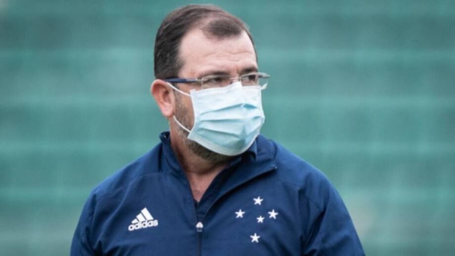Enderson Moreira deixou o comando do Cruzeiro