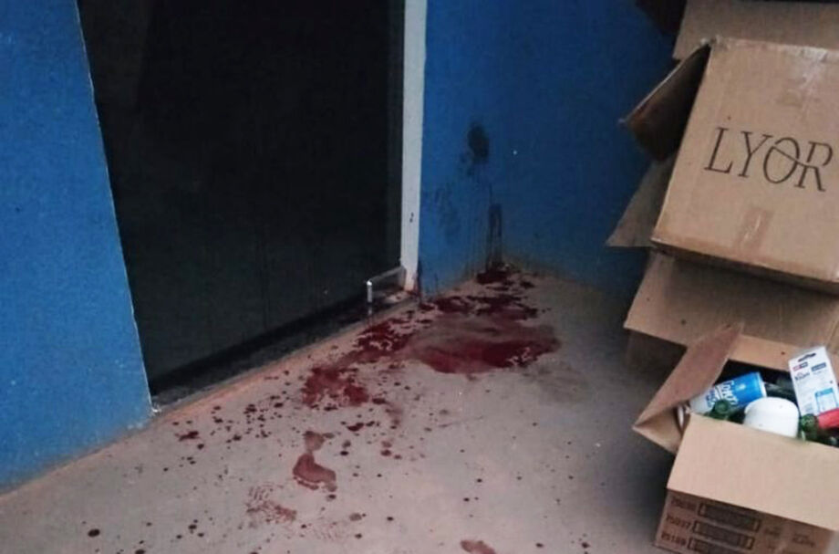 O homem foi preso em flagrante pelo crime de homicídio qualificado pelo feminicídio em contexto de violência doméstica
