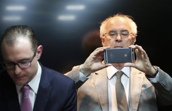 Os advogados Roberto Teixeira, à direita, e Cristiano Zanin Martins