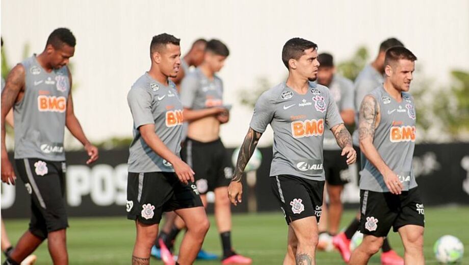Diretoria do Corinthians pagou três meses de salários para o elenco