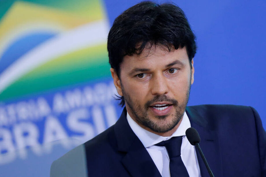 Temos que envolver os ministros que têm relação com o tema, como o ministro da Defesa que deverá ser ouvido na hora certa