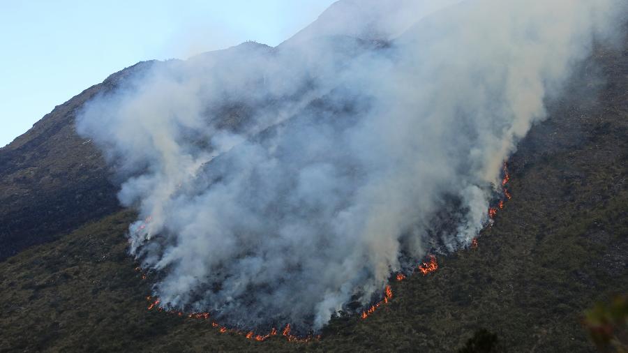 Defesa Civil e bombeiros montam base contra incêndios na Mantiqueira