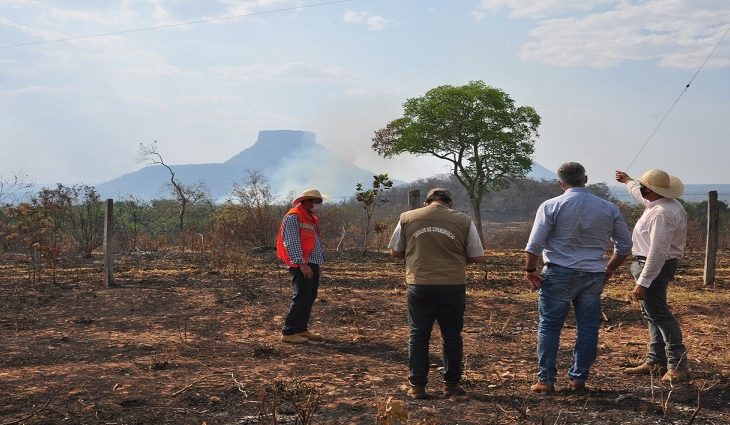 O fogo está cercado e limitado a uma região de furnas, com acesso impossível pelo chão e pelo ar”, disse o diretor presidente do Imasul