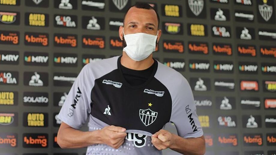 Everson foi apresentado pelo Atlético-MG e já deve estrear no domingo