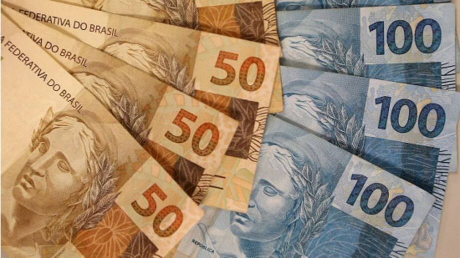 Na ponta curta, as taxas fecharam a sexta-feira de lado