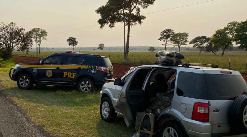 Agentes da Polícia Rodoviária Federal apreenderam na manhã de hoje (12) 380 kg de maconha e 78,4 kg de skunk