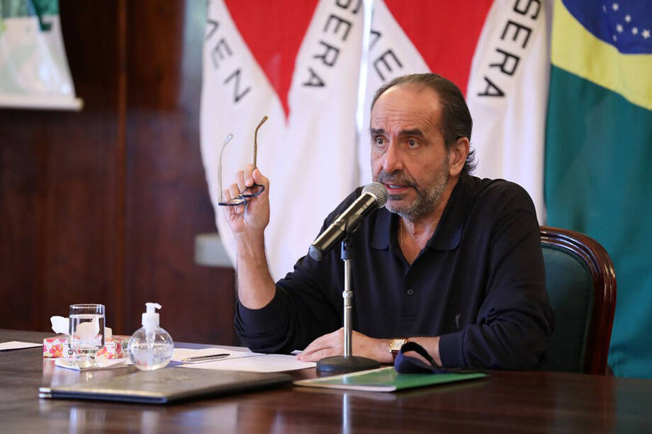 Alexandre Kalil durante coletiva de imprensa na prefeitura de BH, em maio