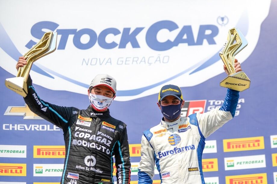 Rafael Suzuki e Ricardo Mauricio são vencedores do Stock Car, neste domingo (13)